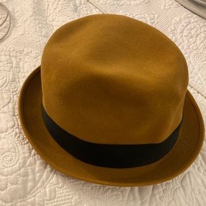 Vintage mustard hat